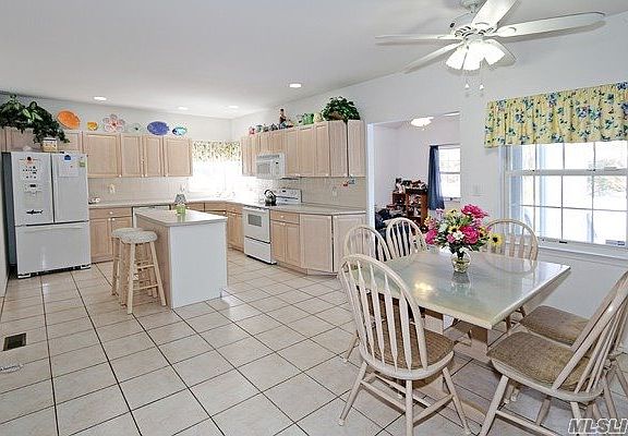 3rd image of 47 Oak Ave