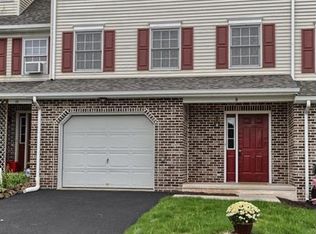 8 Highland Ct, Reinholds, PA