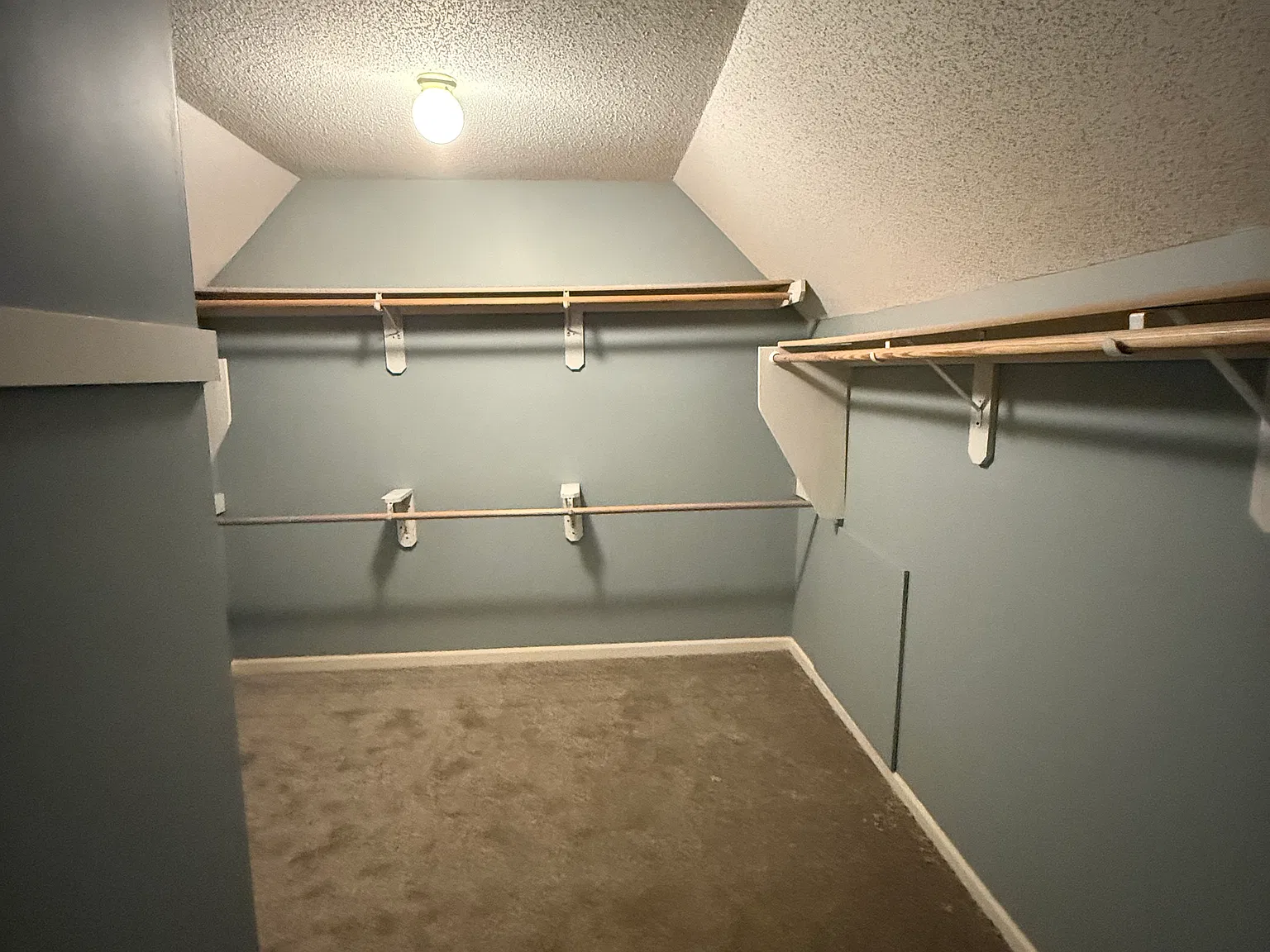 4 bed, 2840 sqft, $2,465 — Photo 2