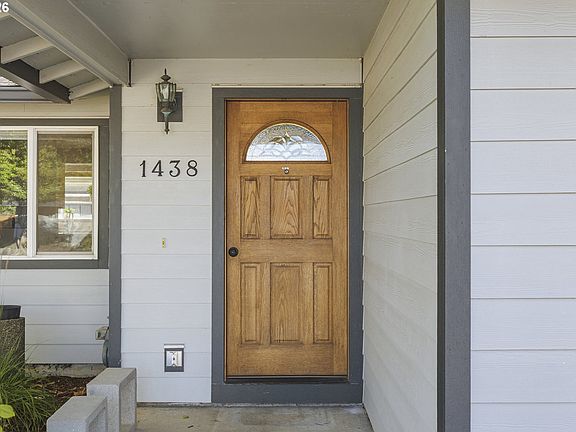 3rd image of 1438 SE Cochran Dr