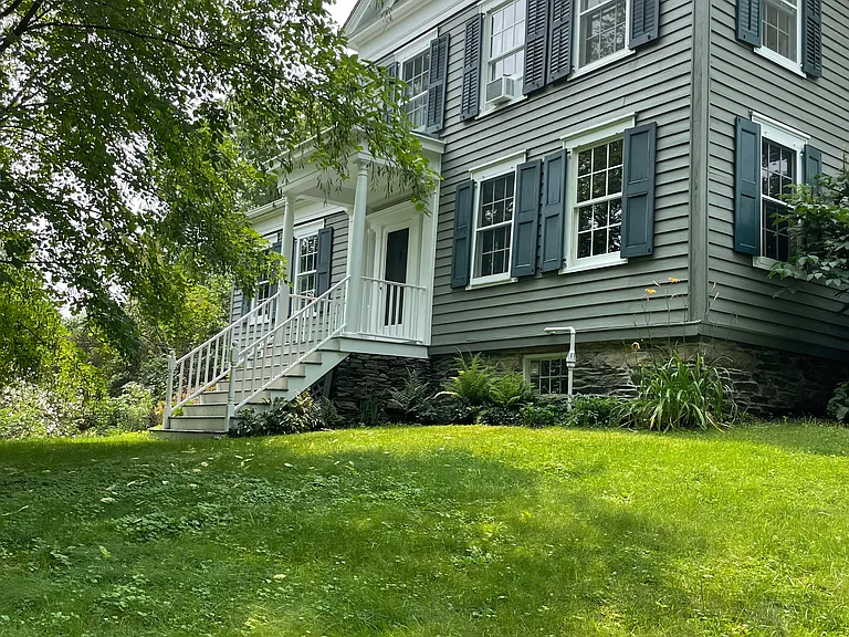 37 Red Tail Rd — Photo 1