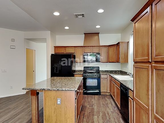 5th image of 1006 Lone Pine River Ave