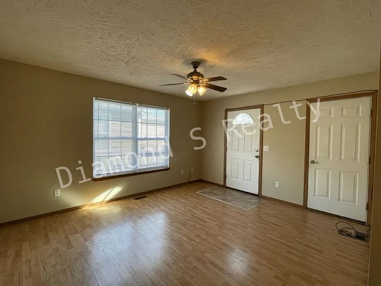 2415 W High St — Photo 2
