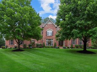 17282 Jeffreys Crossing Ln, Chesterfield, MO 63005