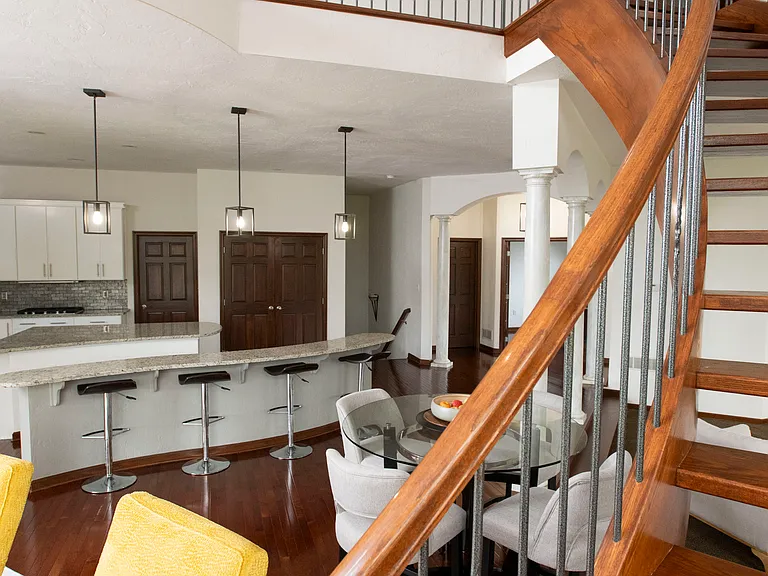 1003 Blackthorne Dr — Photo 10