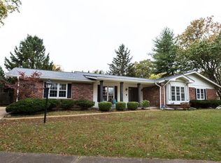 809 Hollyridge Dr, Ballwin, MO 63011