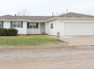 706 NW 4th St, Cache, OK 73527