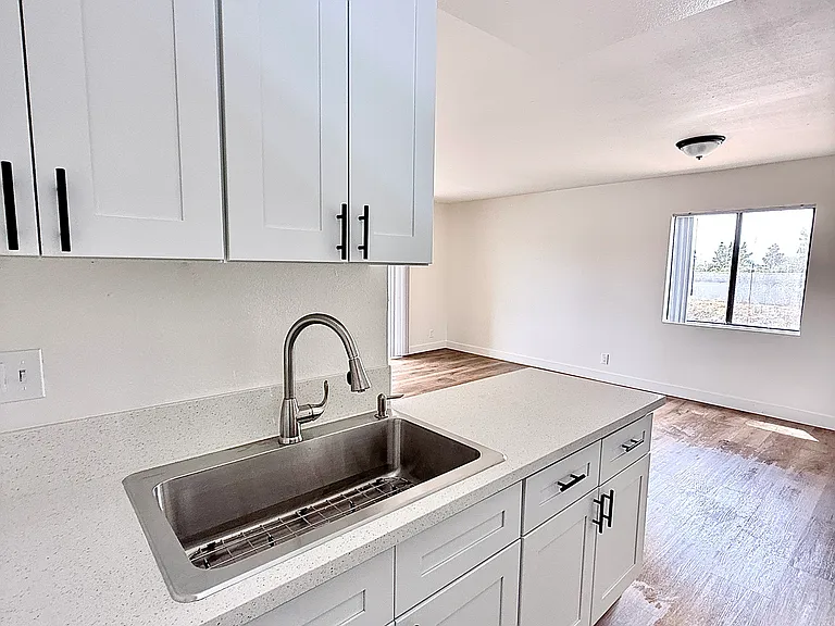 12521 Saticoy St #4 — Photo 11