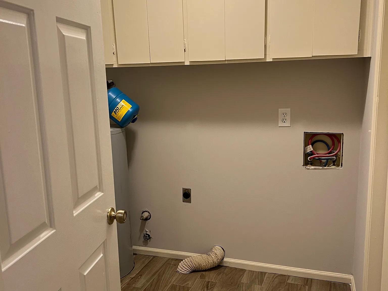 300 Windsor Manor Way — Photo 2