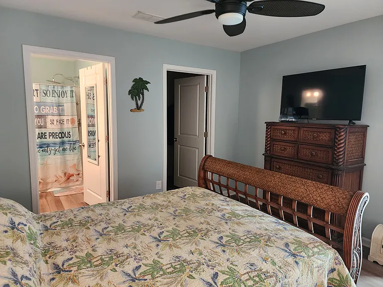 1300 Arbor Ct — Photo 16