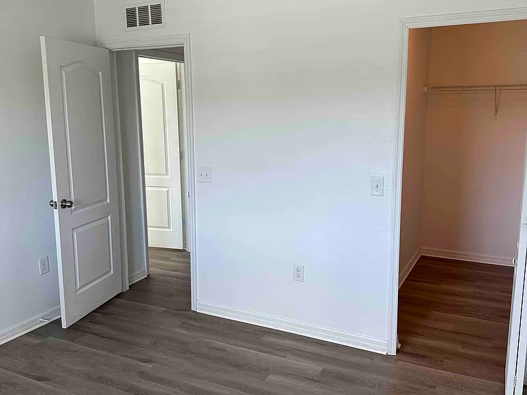 2328 Chatham Place Dr — Photo 11
