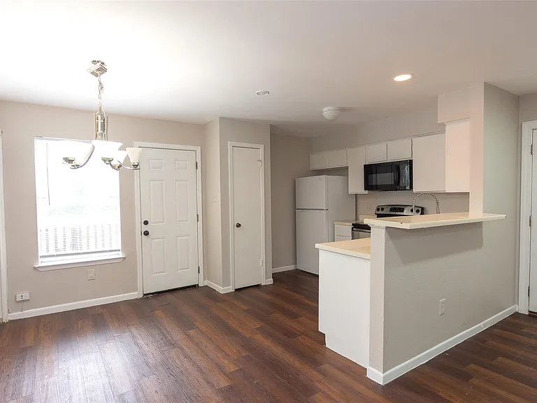 1603 Onion Creek Village Dr #C — Photo 6