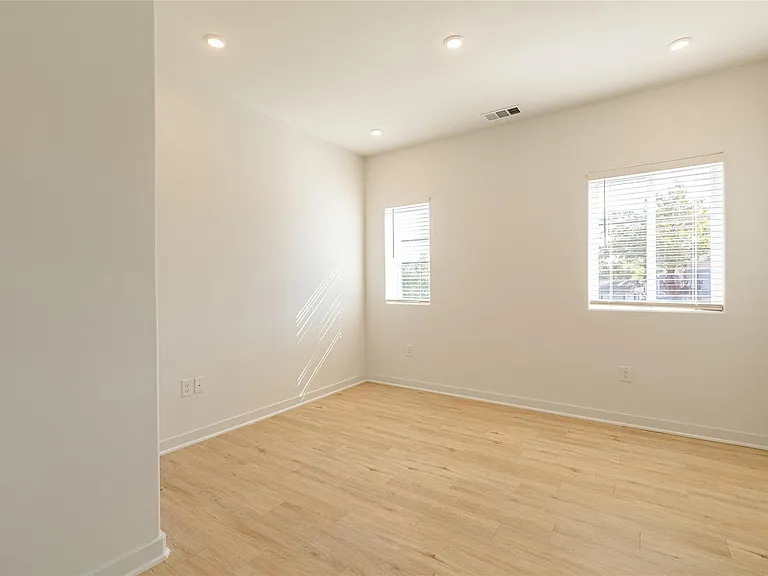 100 W Mockingbird Ln #201 — Photo 9