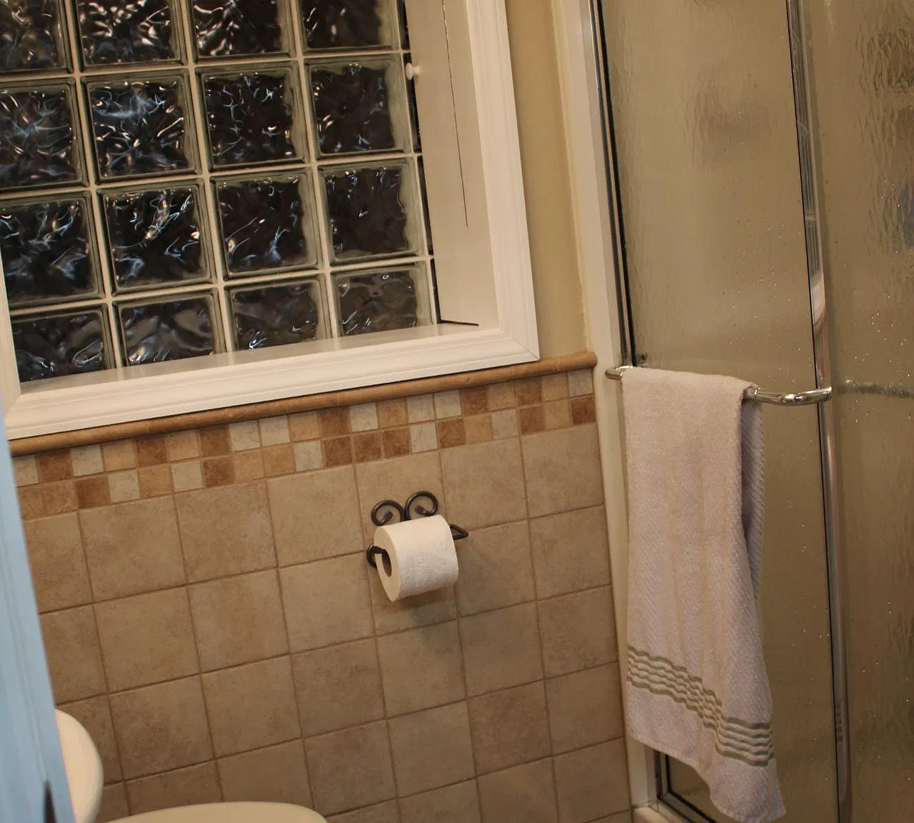 3 bed, 1600 sqft, $750 — Photo 4
