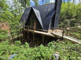 413 Wiley Oakley Dr, Gatlinburg, TN 37738