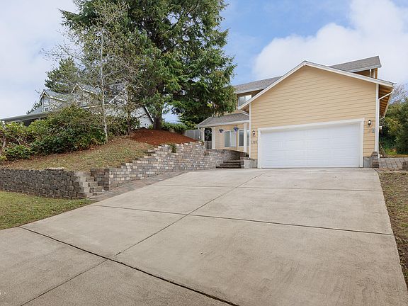 4th image of 1325 SW Chad Dr