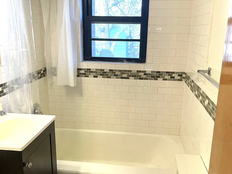Virginia Apartments — Photo 7