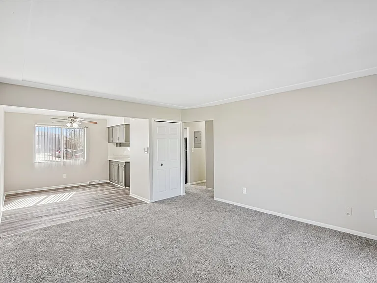 Rivercrest Apartments — Photo 96