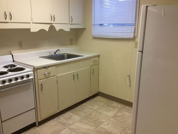 3rd image of 145 10th Ave W APT 5