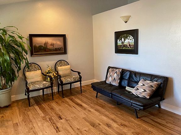 3rd image of 4623 Barnsley Ln
