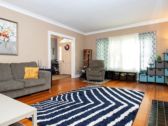 4th image of 243 Highland Blvd
