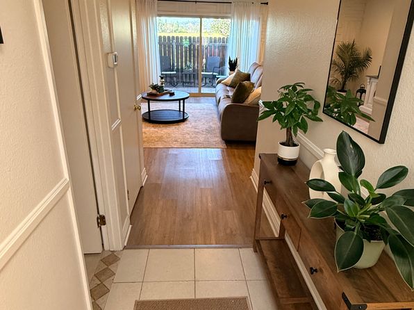 1048 Las Lomas Dr Unit B