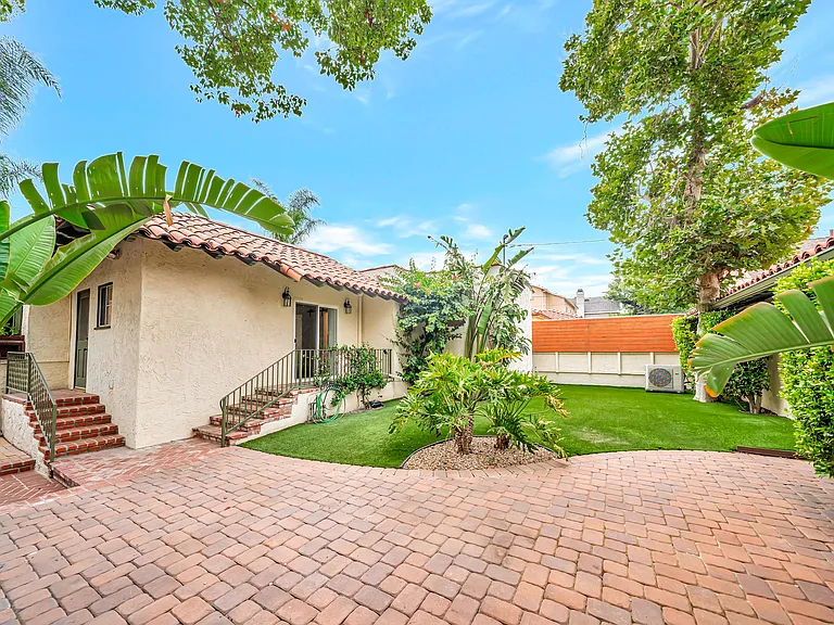546 S Beachwood Dr — Photo 63