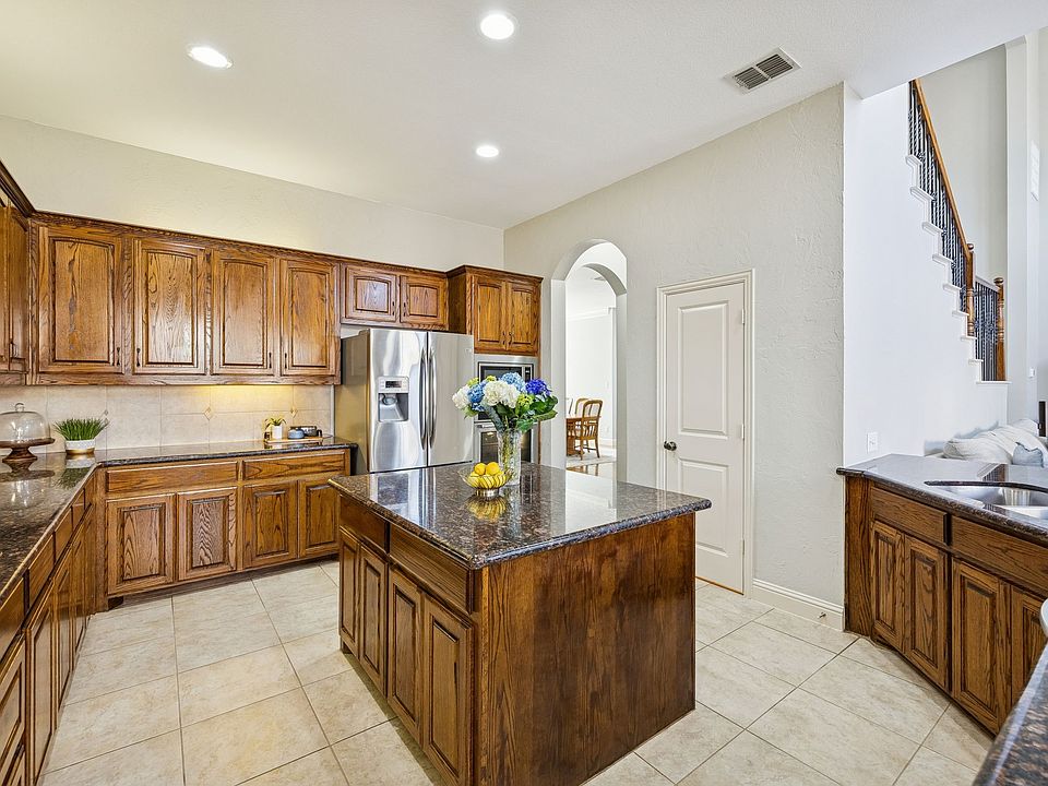1st image of 221 Tipperary Dr