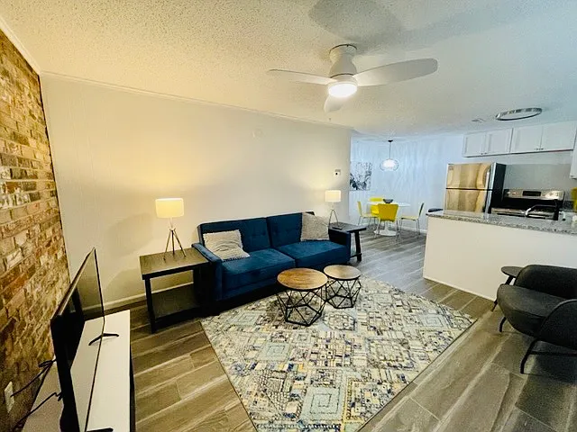 2 bed, 720 sqft, $1,250 — Photo 4
