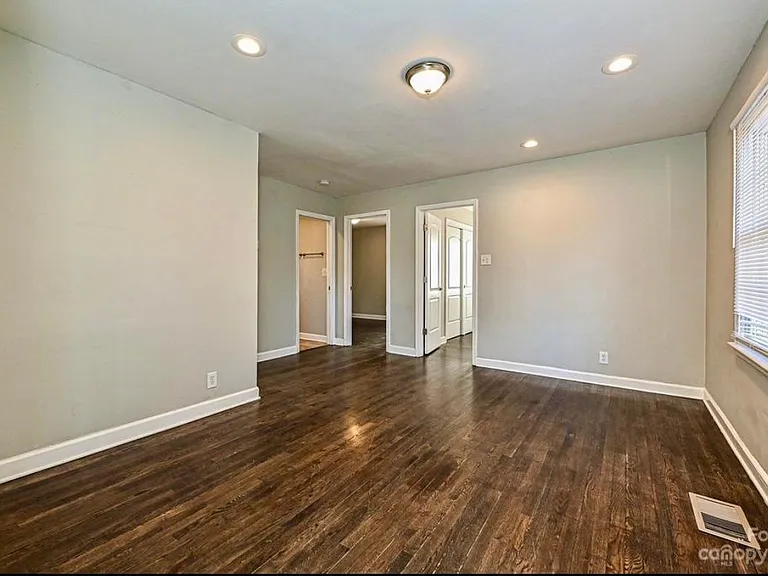 1025 McArthur Ave #2 — Photo 9