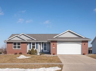 1660 Grizzly Trl, North Liberty, IA 52317