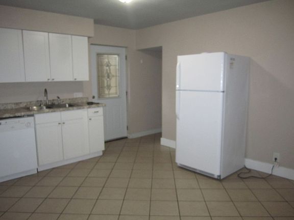 3rd image of 408 W 2nd St #1/2