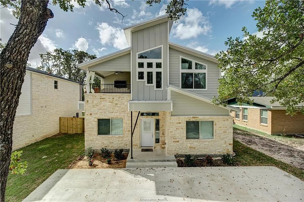 5 bed, 4.5 bath, 2142 sqft, $4,200 — Photo 2