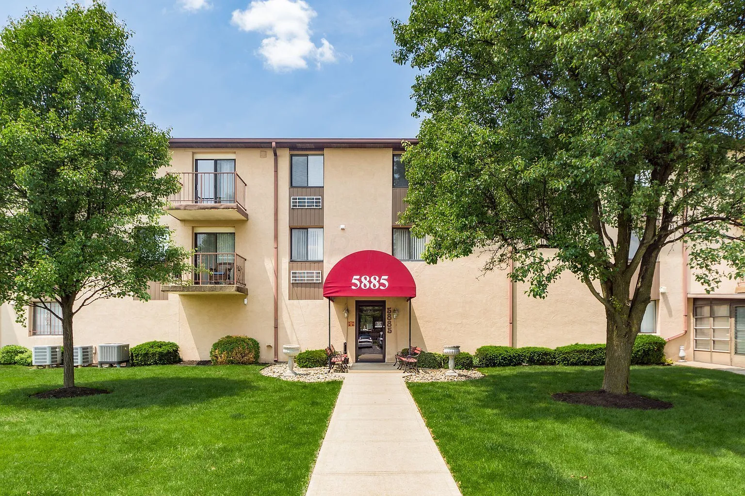 5885 Beechcroft Rd APT 216 photo 1