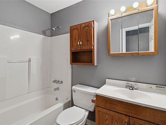 3rd image of 8798 Sunnyside Dr