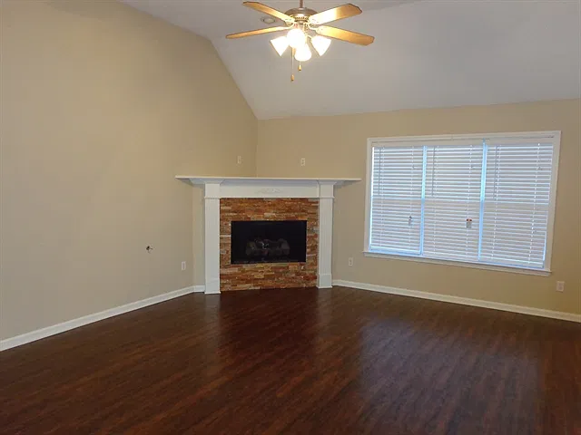 4 bed, 2.0 bath, 2004 sqft, $2,285 — Photo 4