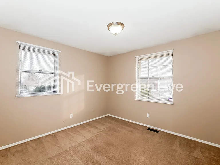 10402 Chris Dr — Photo 13