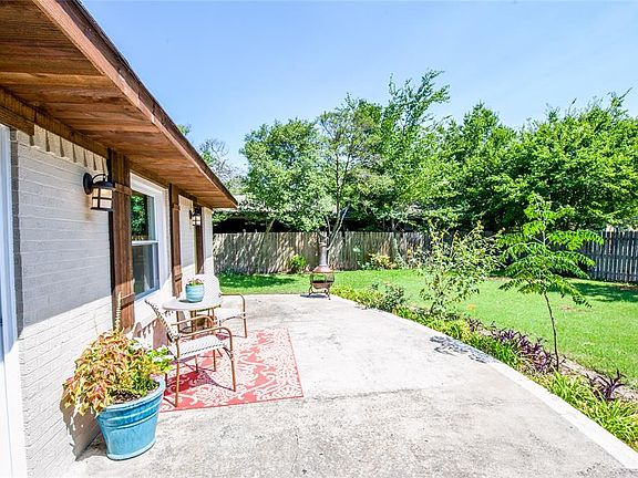 3rd image of 205 Richmond Ln