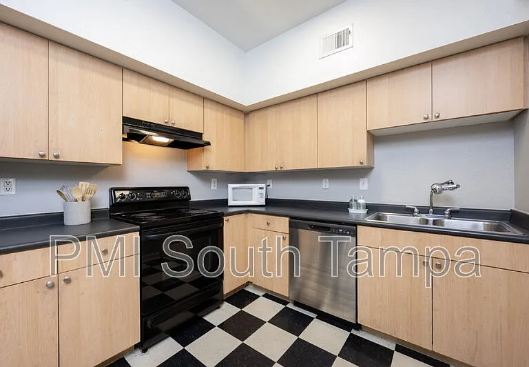 2421 W Horatio St #838 — Photo 11