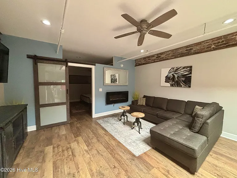 1118 Broad St #B — Photo 6