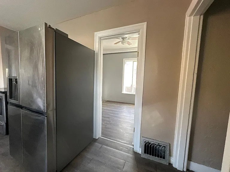332 N 10th St — Photo 29