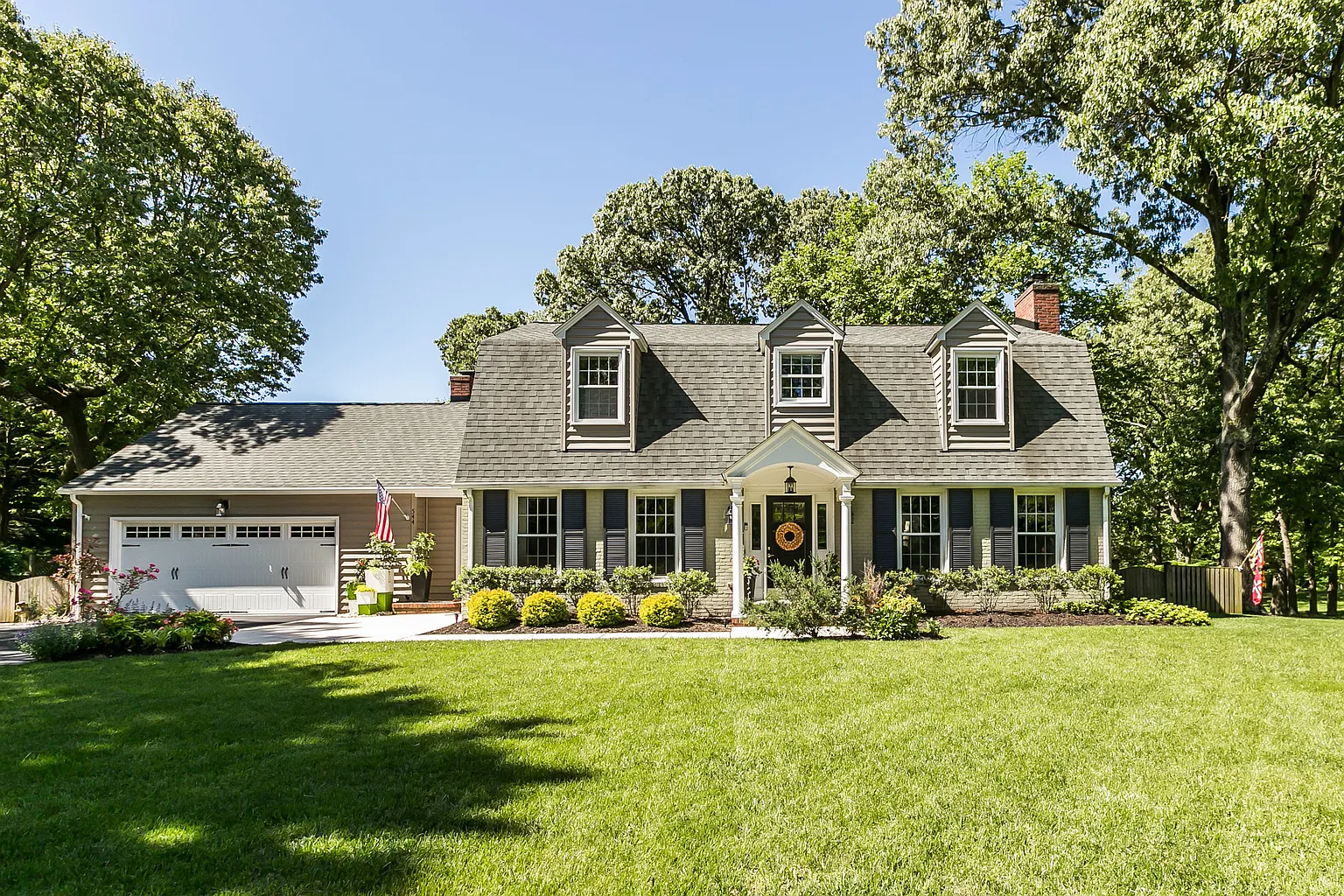 544 Devonshire Ct photo 1
