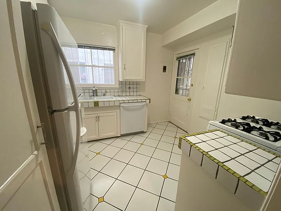 4th image of 269 S Doheny Dr APT A