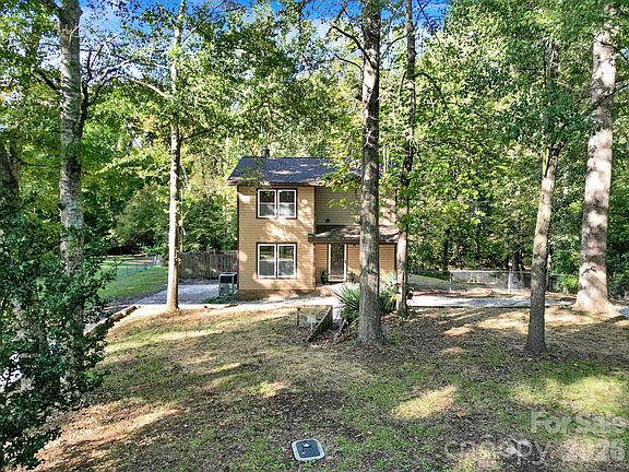 4th image of 2504 Downey Dr