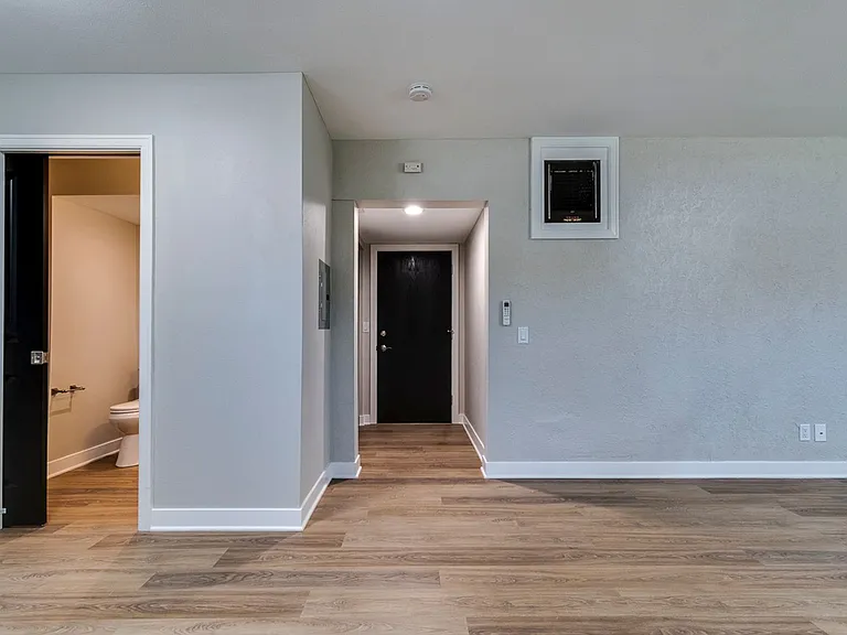 822 W Lakeside St — Photo 16