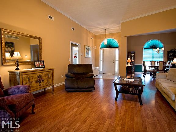 3rd image of 1930 Kevin Dr SE