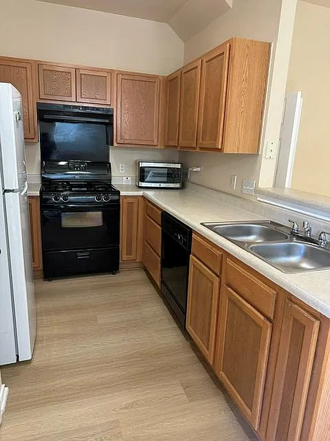 3 bed, 2.5 bath, 1470 sqft, $1,750 — Photo 3