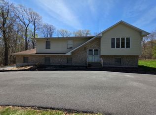 452 Hemlock Dr, Tobyhanna, PA 18466