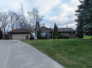 10328 Shane Ct, Dubuque, IA 52003