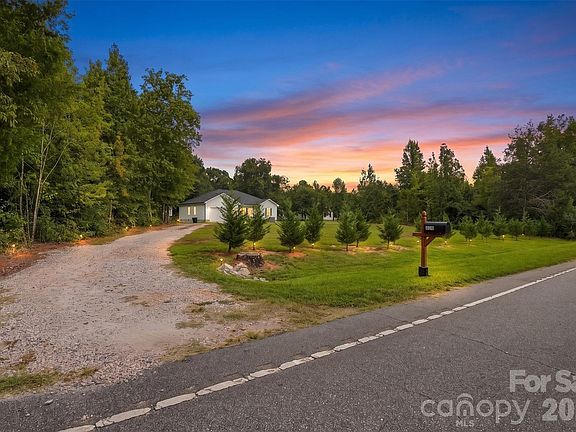 2nd image of 620 Murdock Rd